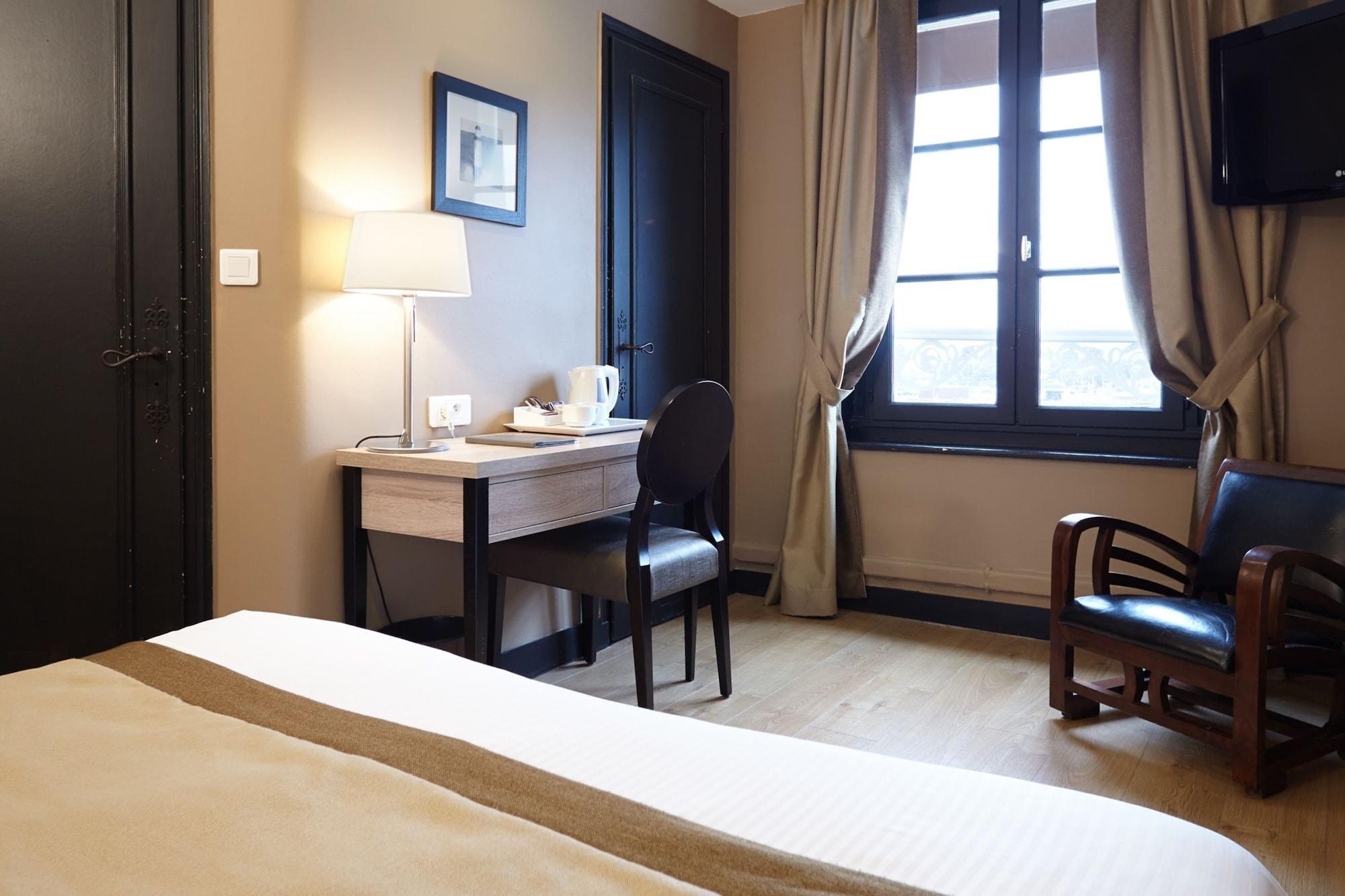 Hotel Western Le Cheval Blanc -vue Sur Le Port-plein Centre 3*