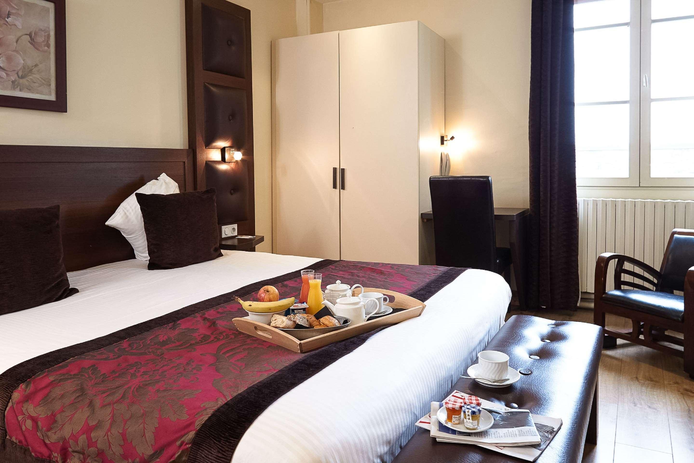 Hotel Western Le Cheval Blanc -vue Sur Le Port-plein Centre 3*
