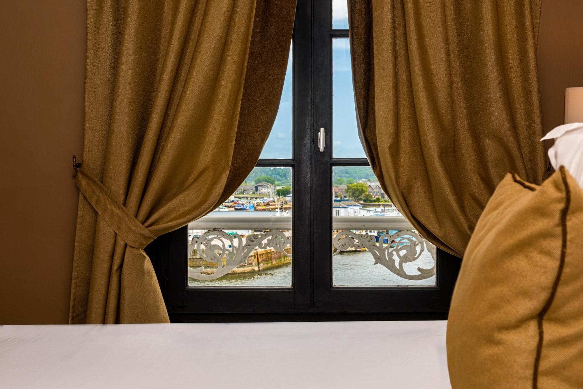 Western Le Cheval Blanc -vue Sur Le Port-plein Centre Hotel 3*